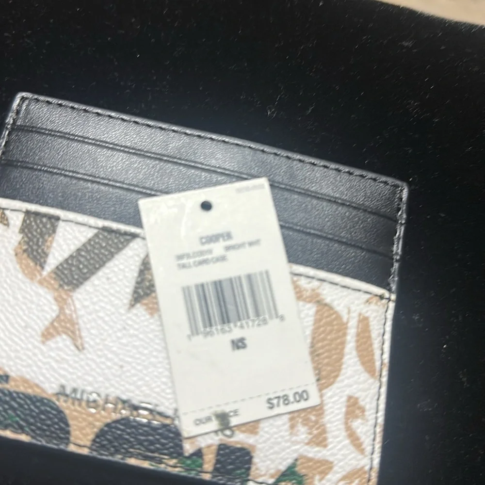 Micheal Kors Stylish Black and Green Card Holder/NWT - Picture 4 of 5